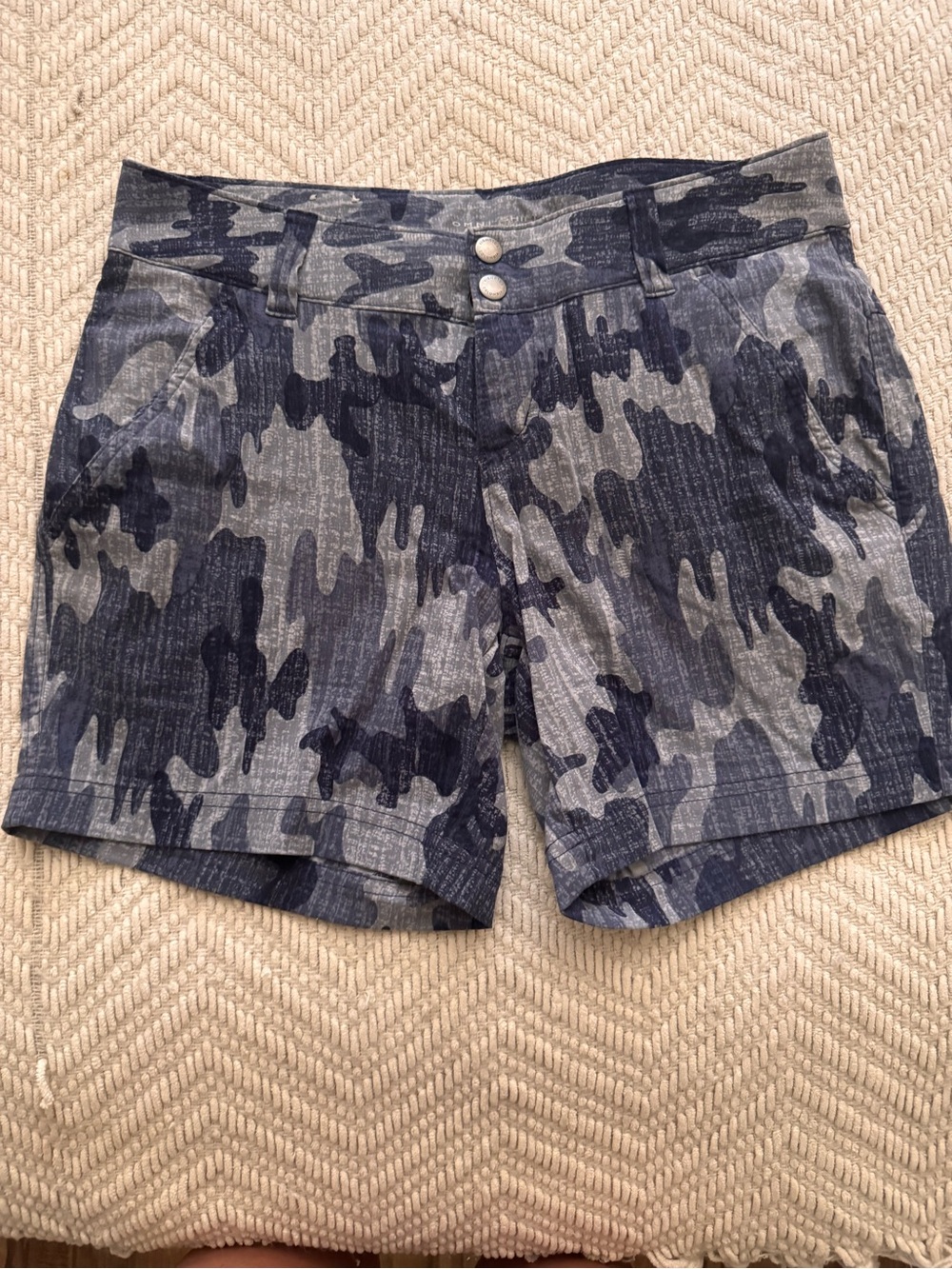 Columbia Women's Navy and Gray Camo Hiking Shorts